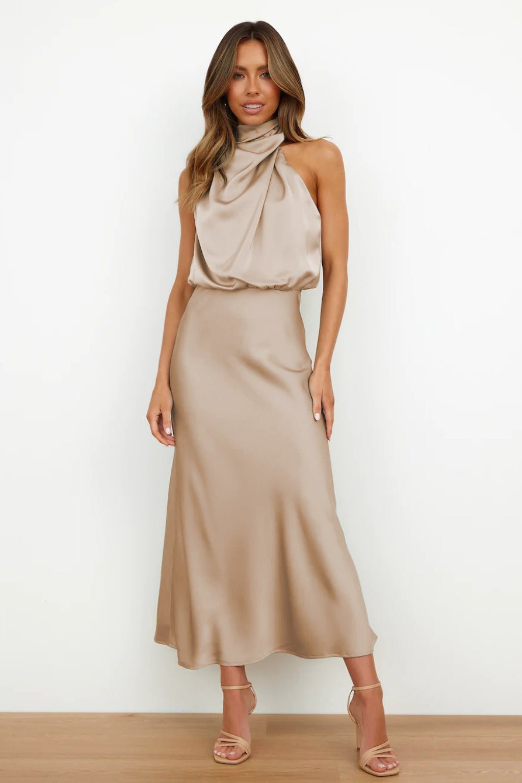 Aukje – Rochie Lungă Elegantă Din Satin Fără Mâneci