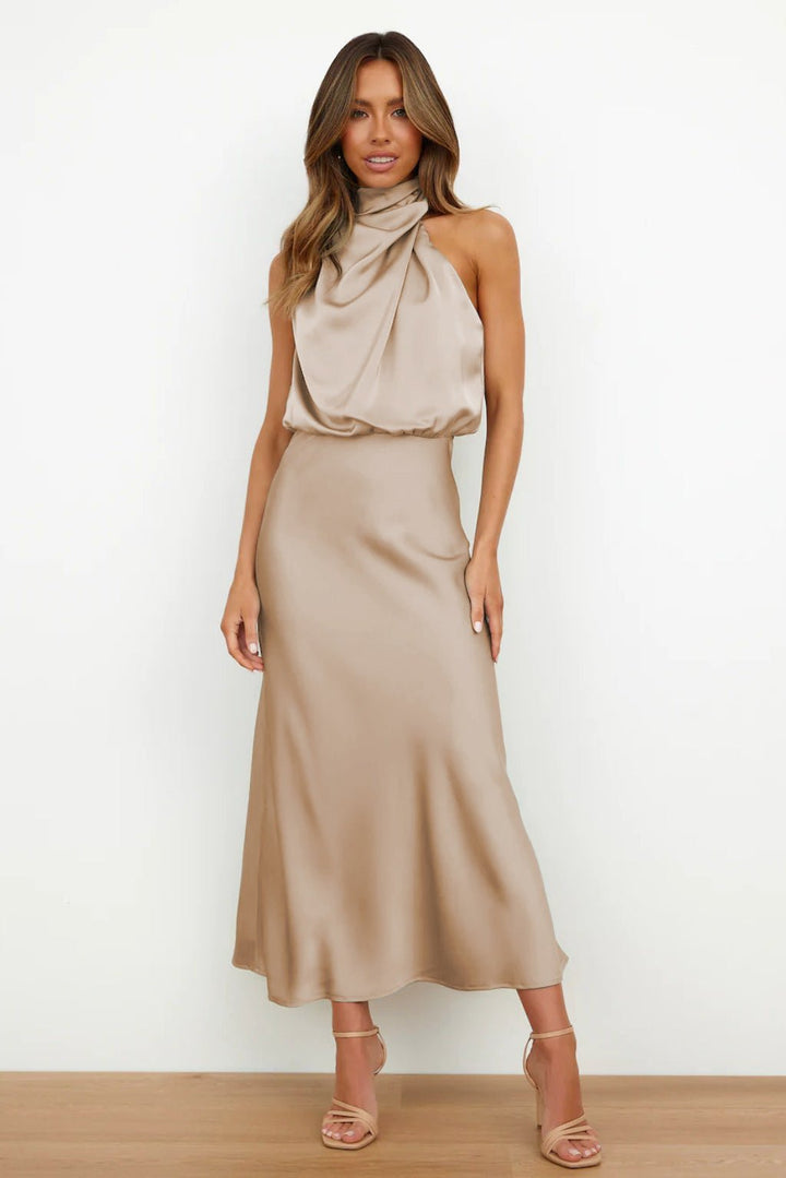 Aukje – Rochie Lungă Elegantă Din Satin Fără Mâneci